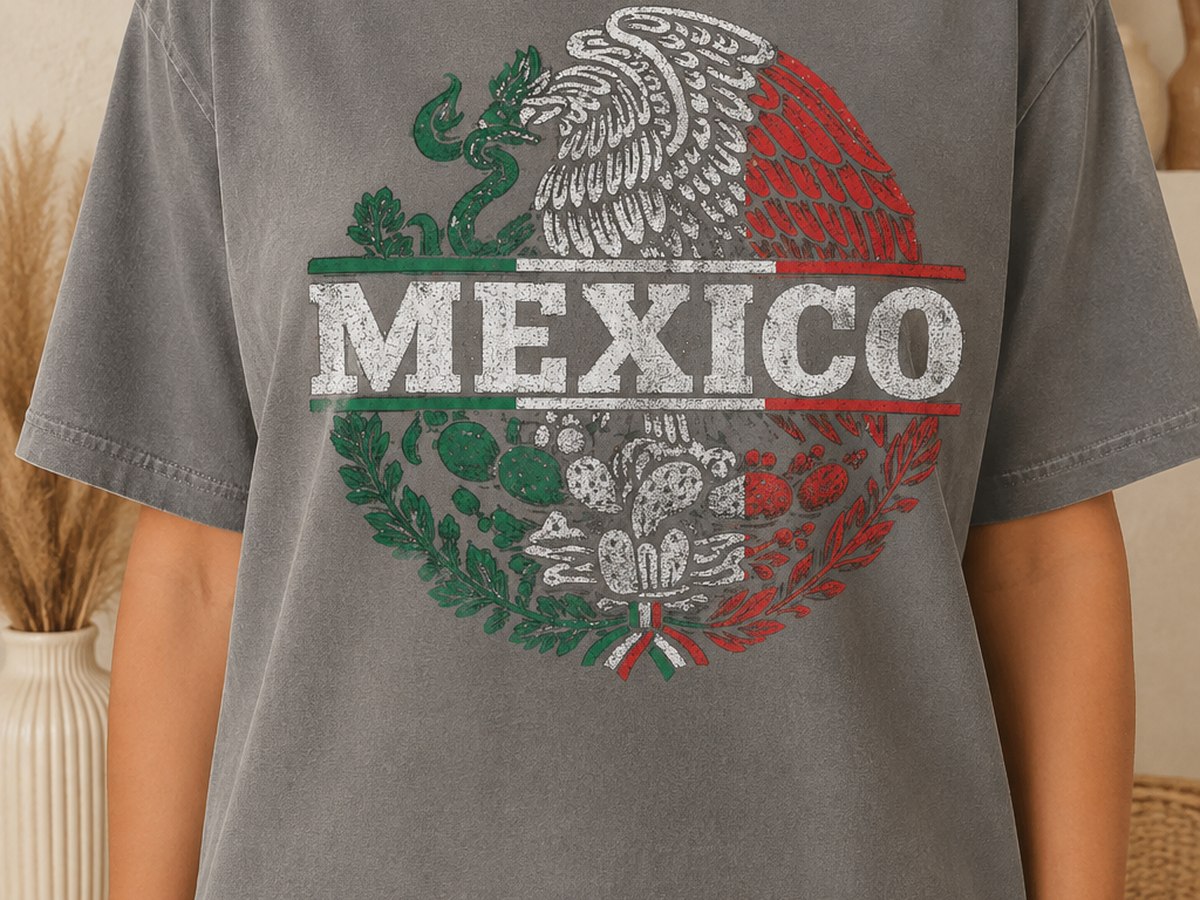 MEXICO lettering over the coat of arms in flag colors